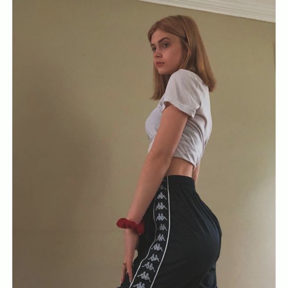 Meet your Posher, Alexia - Picture 1 of 1